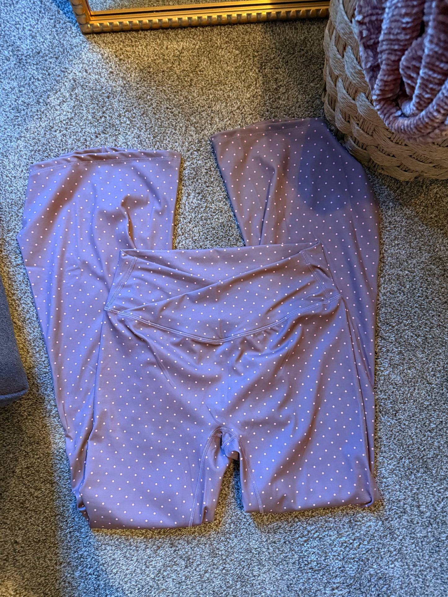Seamless flare leggings in pink polka dot