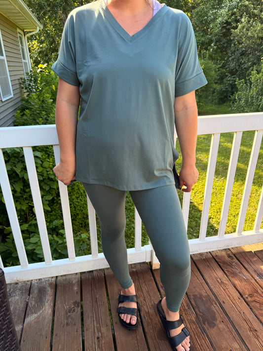 SARAH LEGGING SET IN LIGHT OLIVE