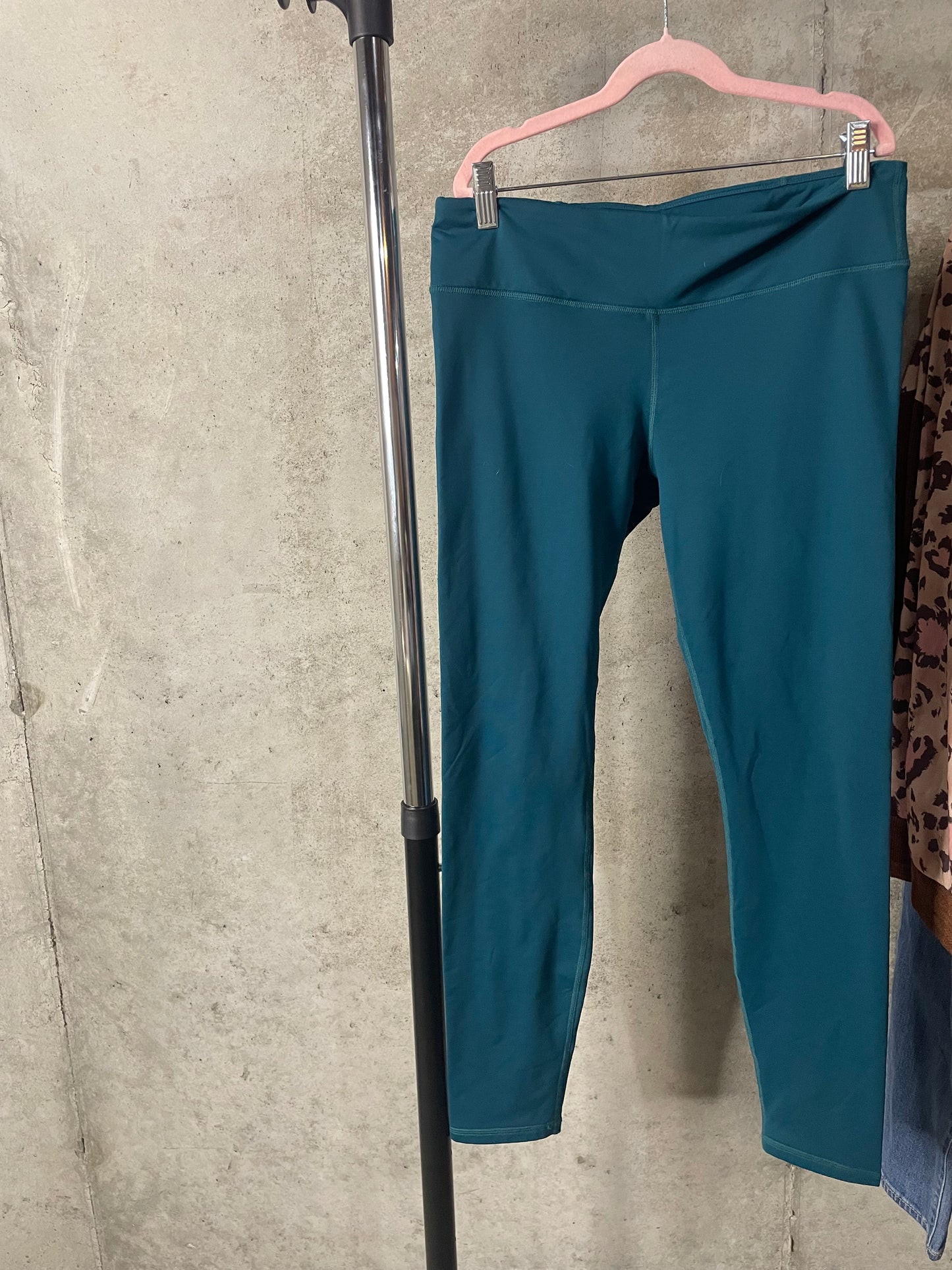 PRELOVED Size medium fabletics leggings